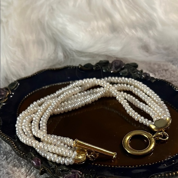 Elegant Pearl Bracelet with Gold Tone Toggle Clasp - Picture 1 of 4